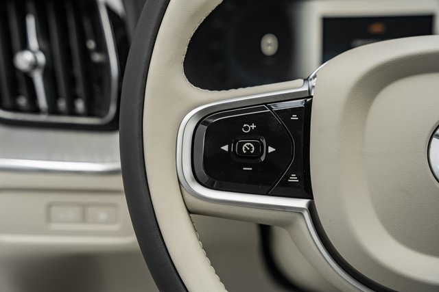 2025 Volvo XC60 Hybrid T8 Plus photo 22