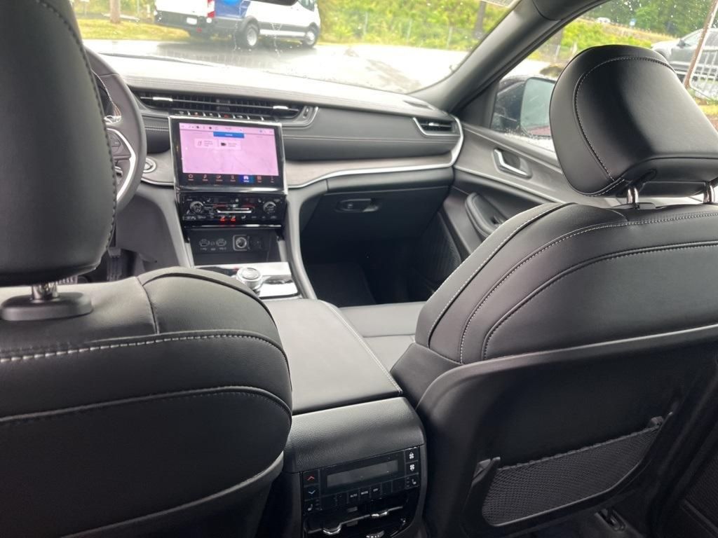2025 Jeep Grand Cherokee Limited photo 24