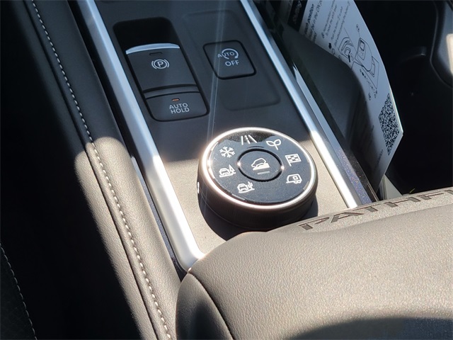 2025 Nissan Pathfinder SL photo 23