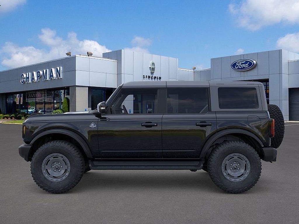 2025 Ford Bronco Outer Banks photo 2