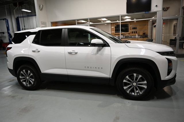 2026 Chevrolet Equinox LT photo 3