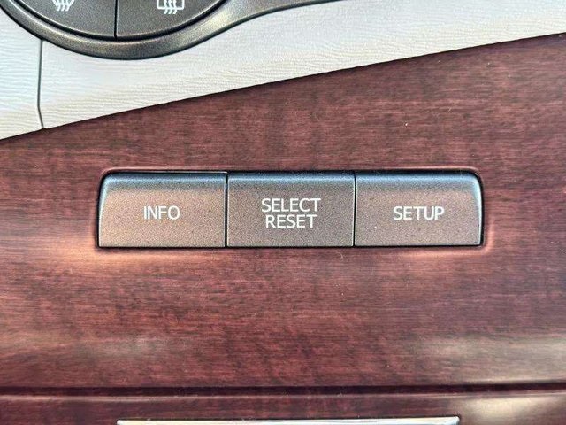 2011 Toyota Sienna Limited photo 26