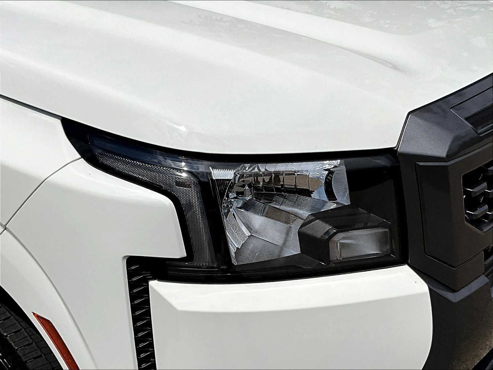 2025 Nissan Frontier SV photo 32