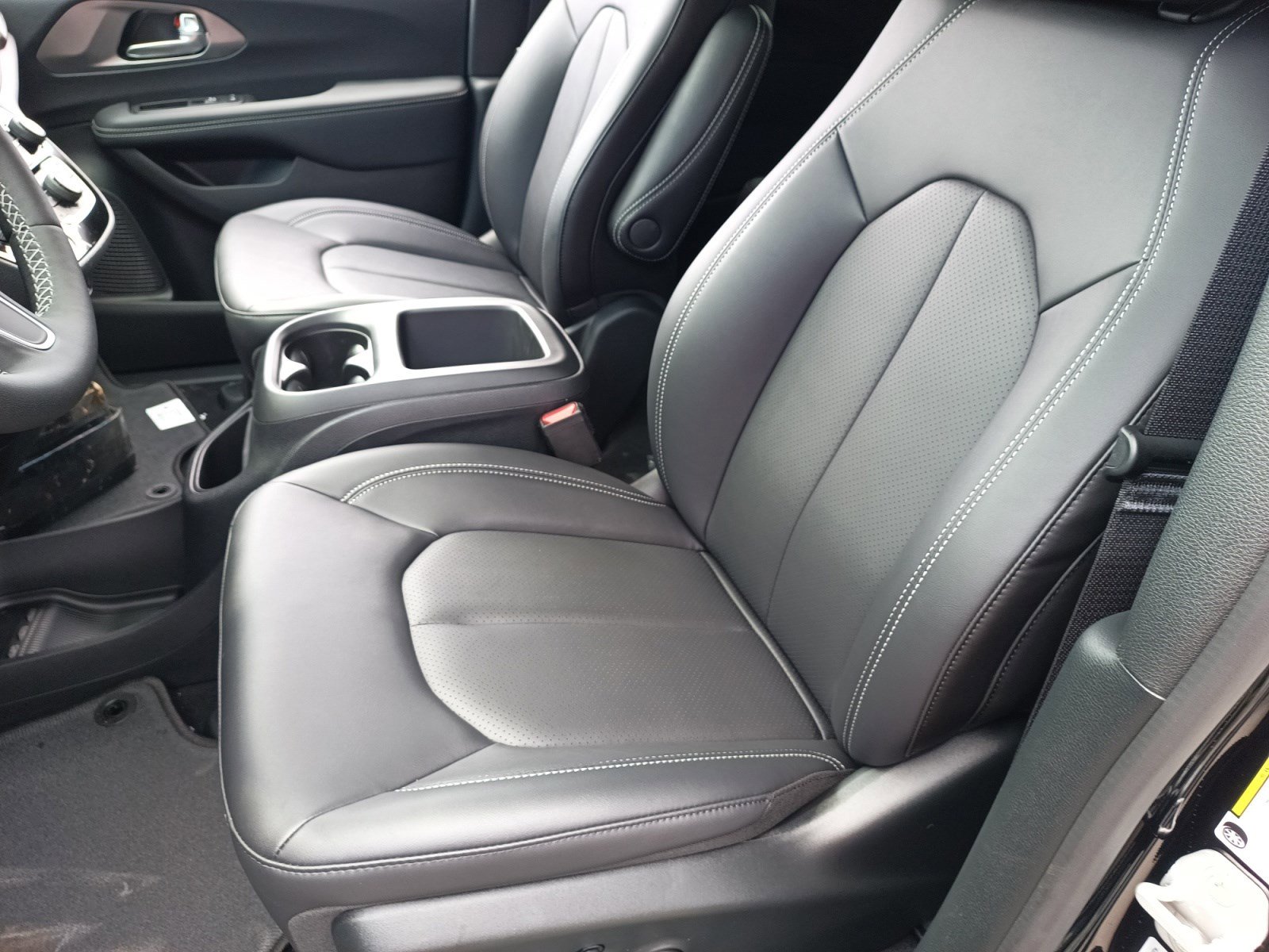 2026 Chrysler Pacifica photo 19