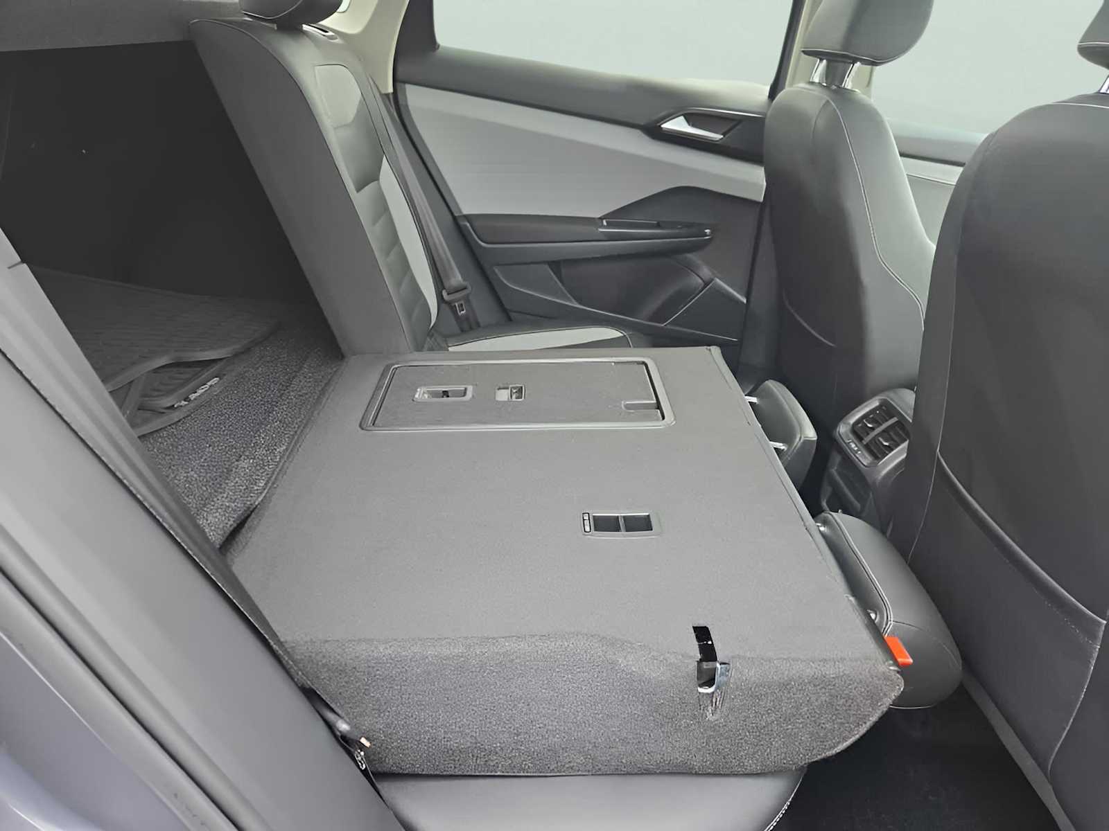 2022 Volkswagen Taos SEL photo 34