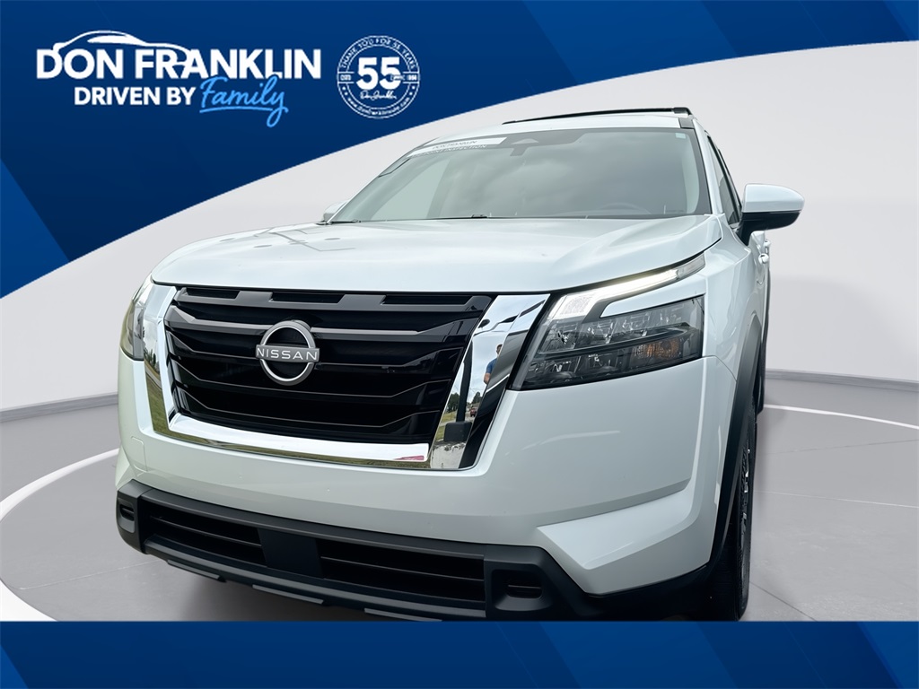 2025 Nissan Pathfinder SV's photo