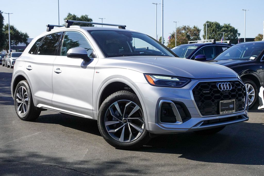 2025 Audi Q5 45 S line Premium Plus photo 2