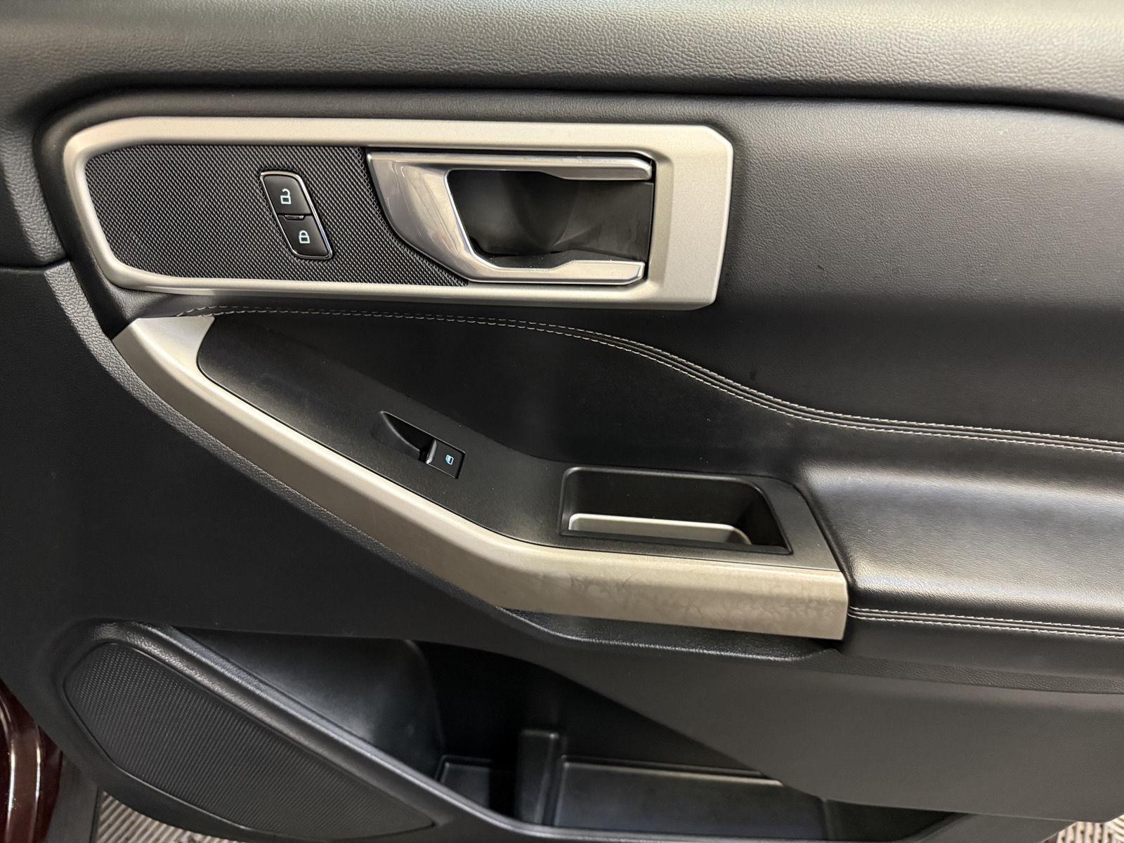 2022 Ford Explorer XLT photo 21