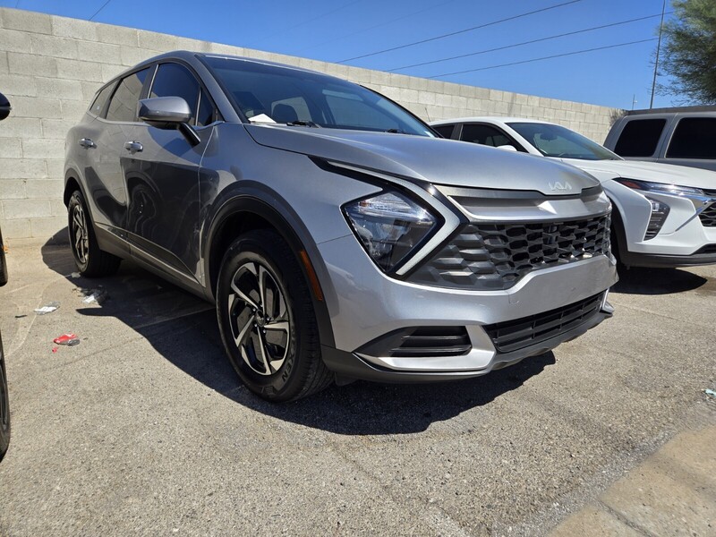 2023 Kia Sportage Hybrid LX photo 2