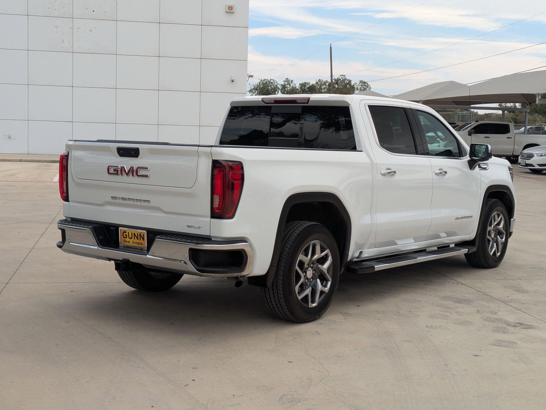 2024 Gmc Sierra 1500 SLT photo 3