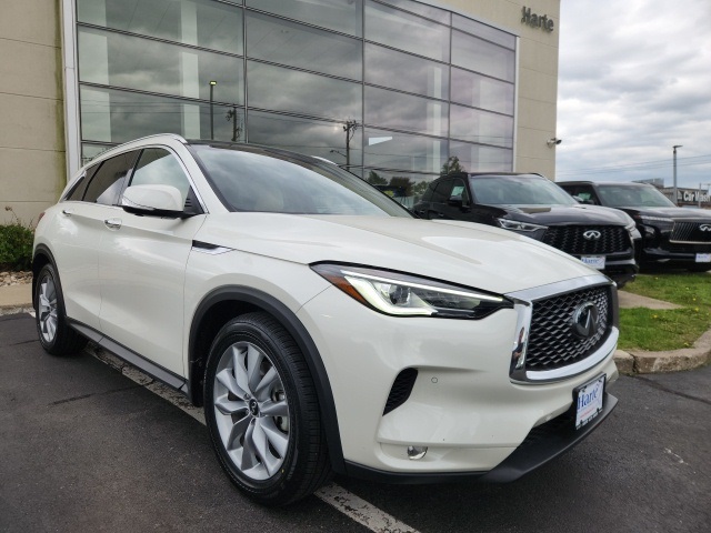 2022 Infiniti QX50 Essential photo 3
