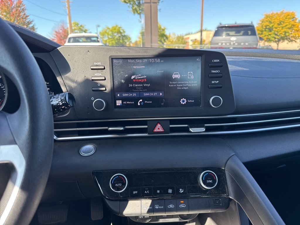 2023 Hyundai Elantra SEL photo 10