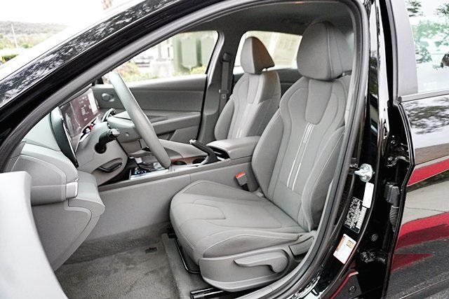 2024 Hyundai Elantra SEL photo 13