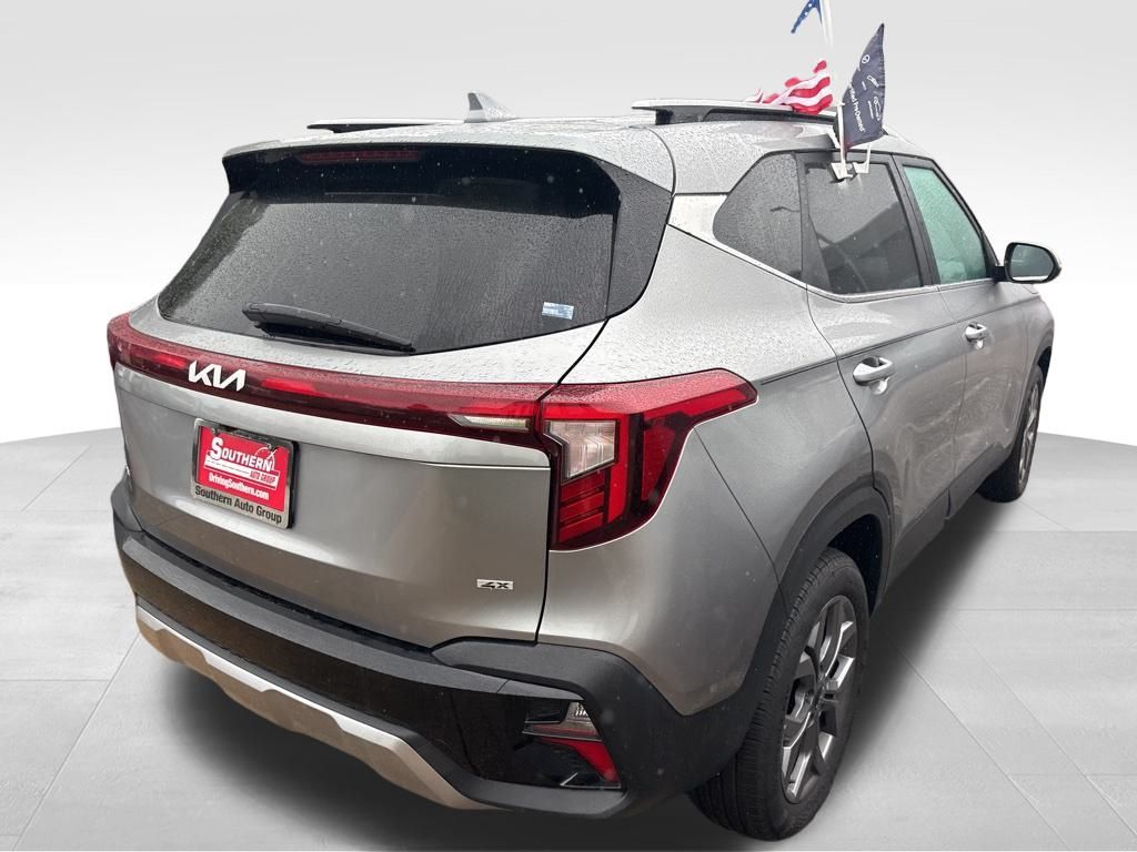 2024 Kia Seltos S photo 3