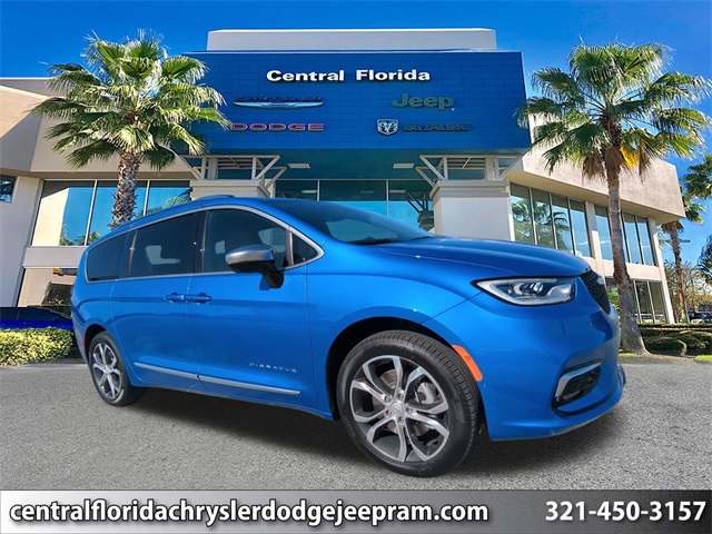 2026 Chrysler Pacifica Pinnacle's photo