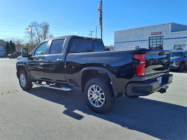 2025 Chevrolet Silverado 2500HD LT photo 3