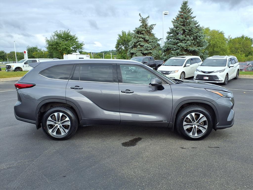 Certified 2022 Toyota Highlander XLE with VIN 5TDGBRCH3NS074726 for sale in Burnsville, Minnesota