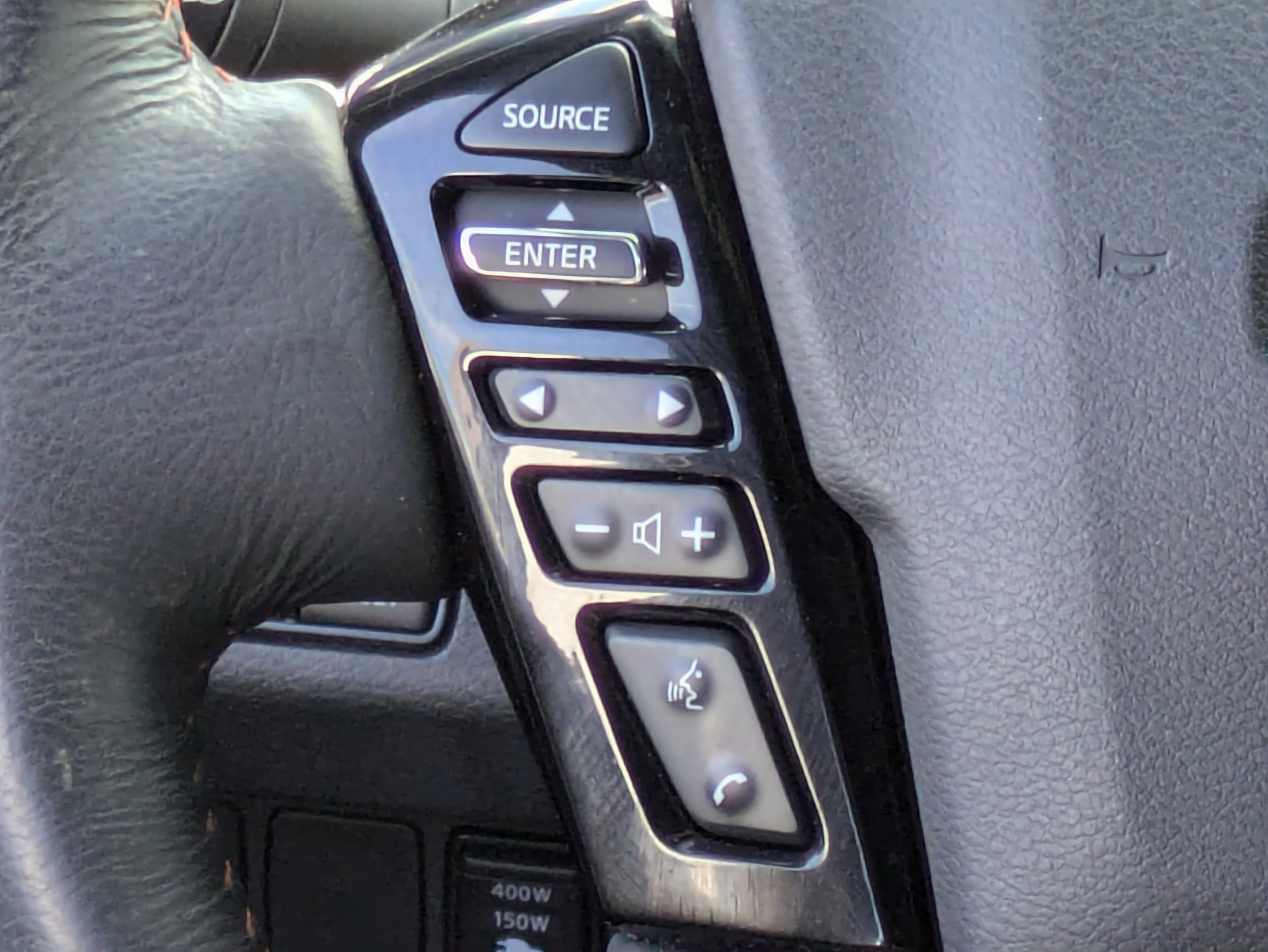 2023 Nissan Frontier PRO-4X photo 2