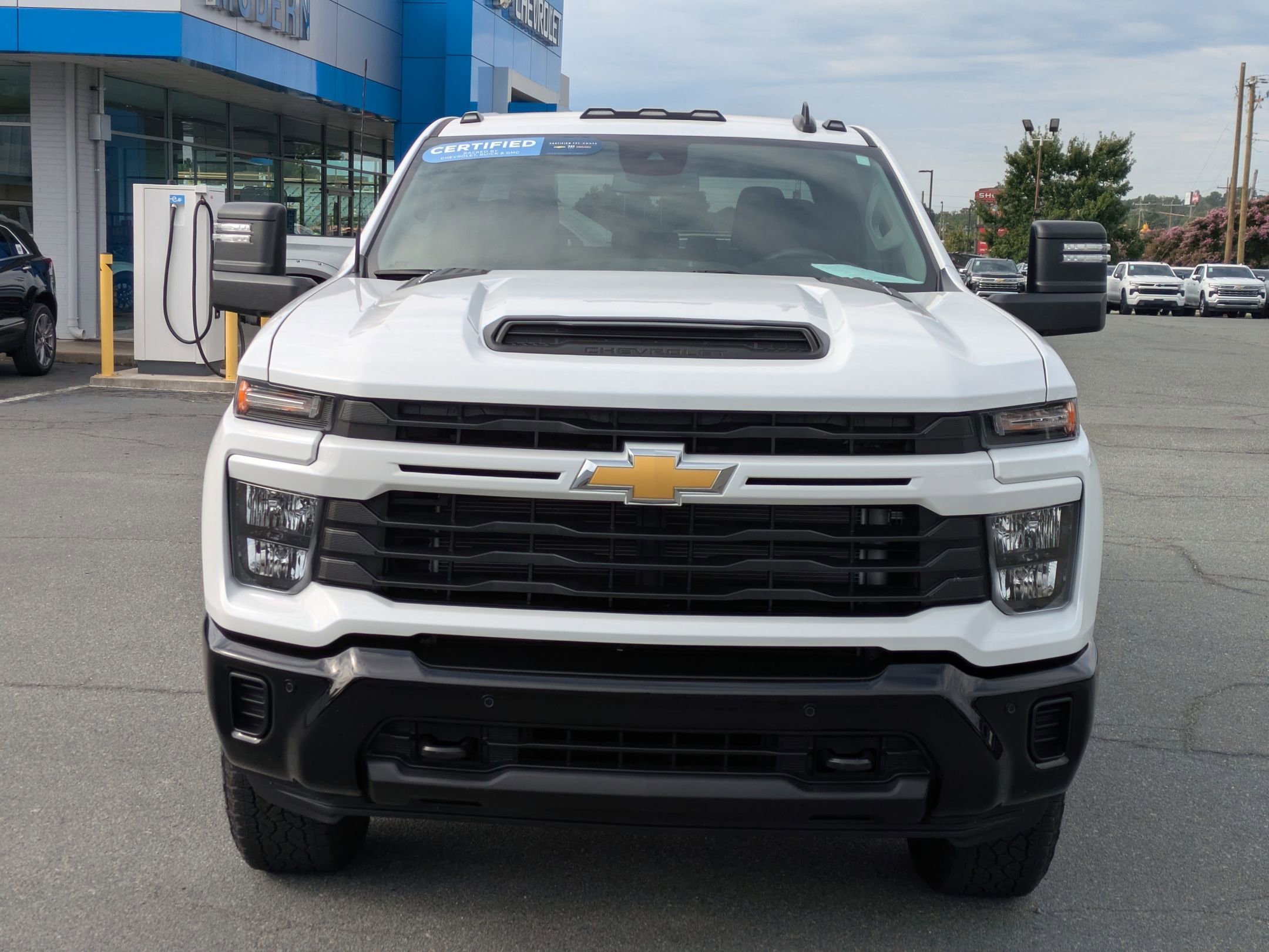 2025 Chevrolet Silverado 2500HD Custom photo 2
