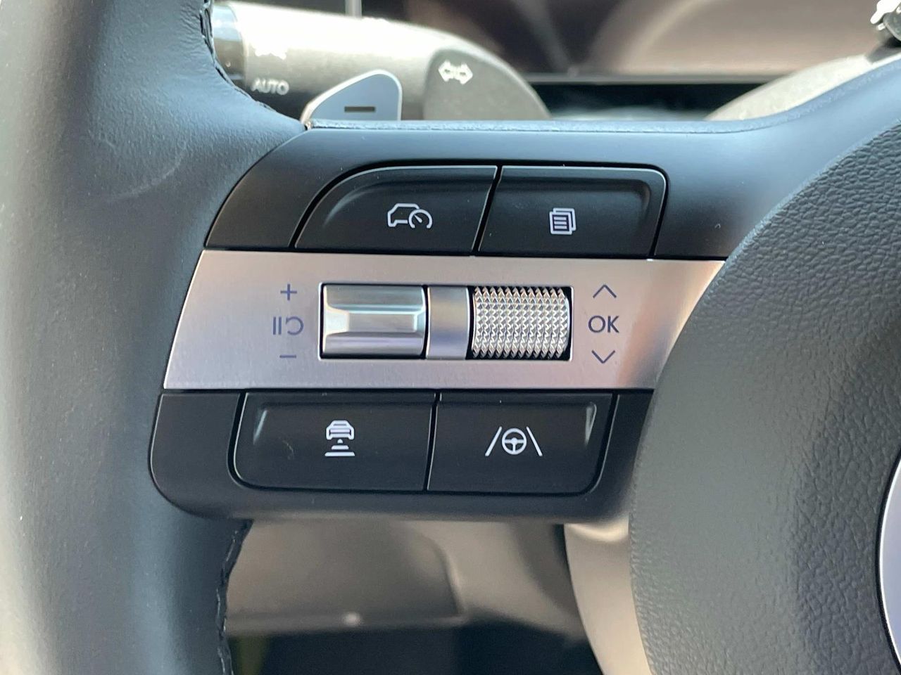 2025 Hyundai Tucson Hybrid SEL Convenience photo 6