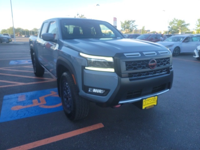 2025 Nissan Frontier Crew Cab PRO-4X photo 3
