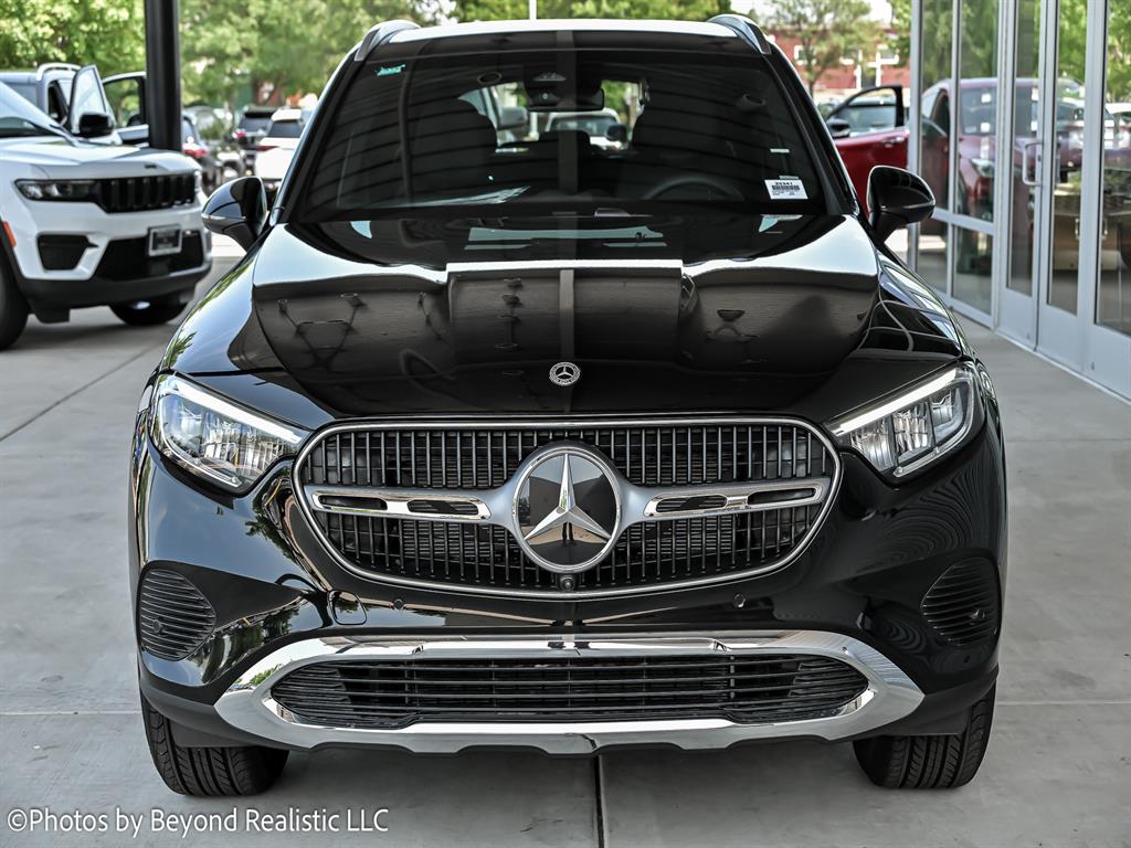 2025 Mercedes Benz GLC 300 4MATIC photo 3
