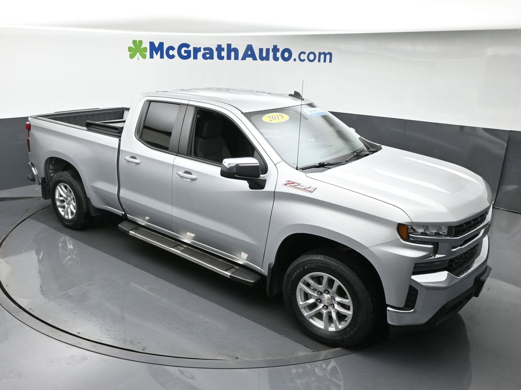 2019 Chevrolet Silverado 1500 LT photo 2