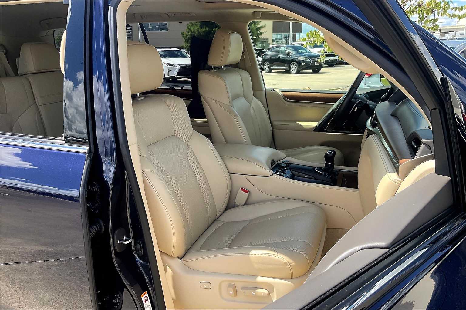 2017 Lexus LX 570 photo 7