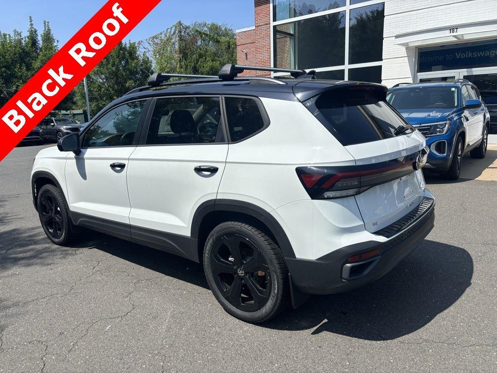 2025 Volkswagen Taos SE photo 2