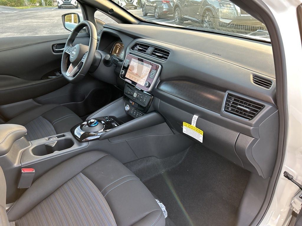 2025 Nissan Leaf SV Plus photo 35