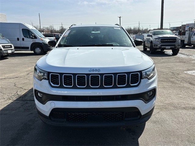 2025 Jeep Compass Latitude photo 3