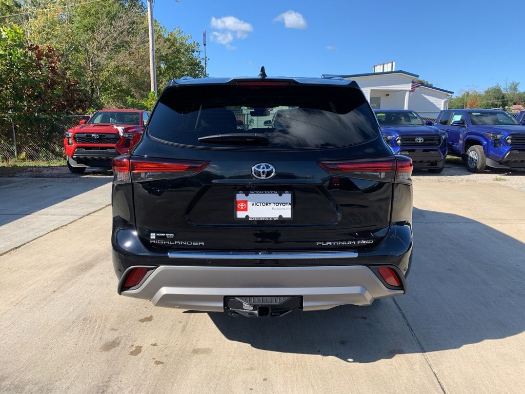 2025 Toyota Highlander Platinum photo 4