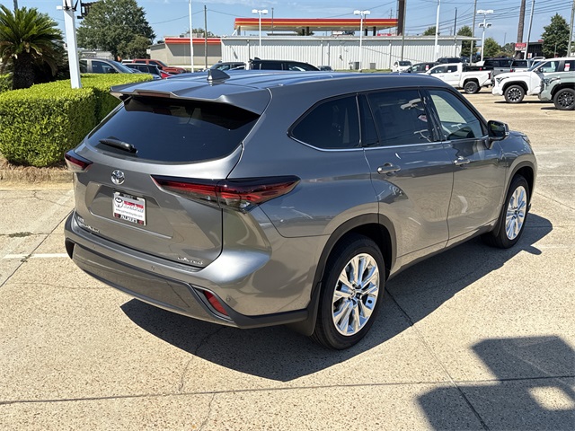 2025 Toyota Highlander Limited photo 3
