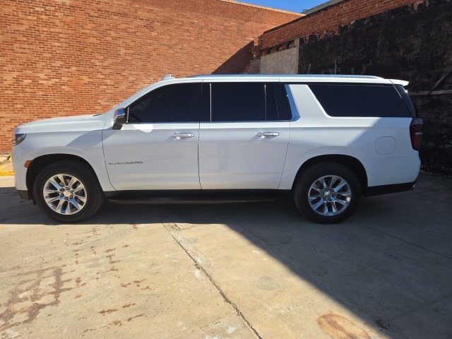 2023 Chevrolet Suburban Premier photo 3