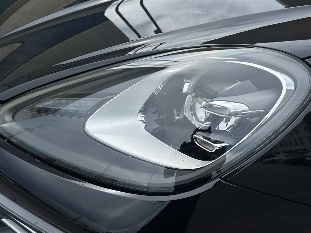 2022 Porsche Cayenne Base photo 7