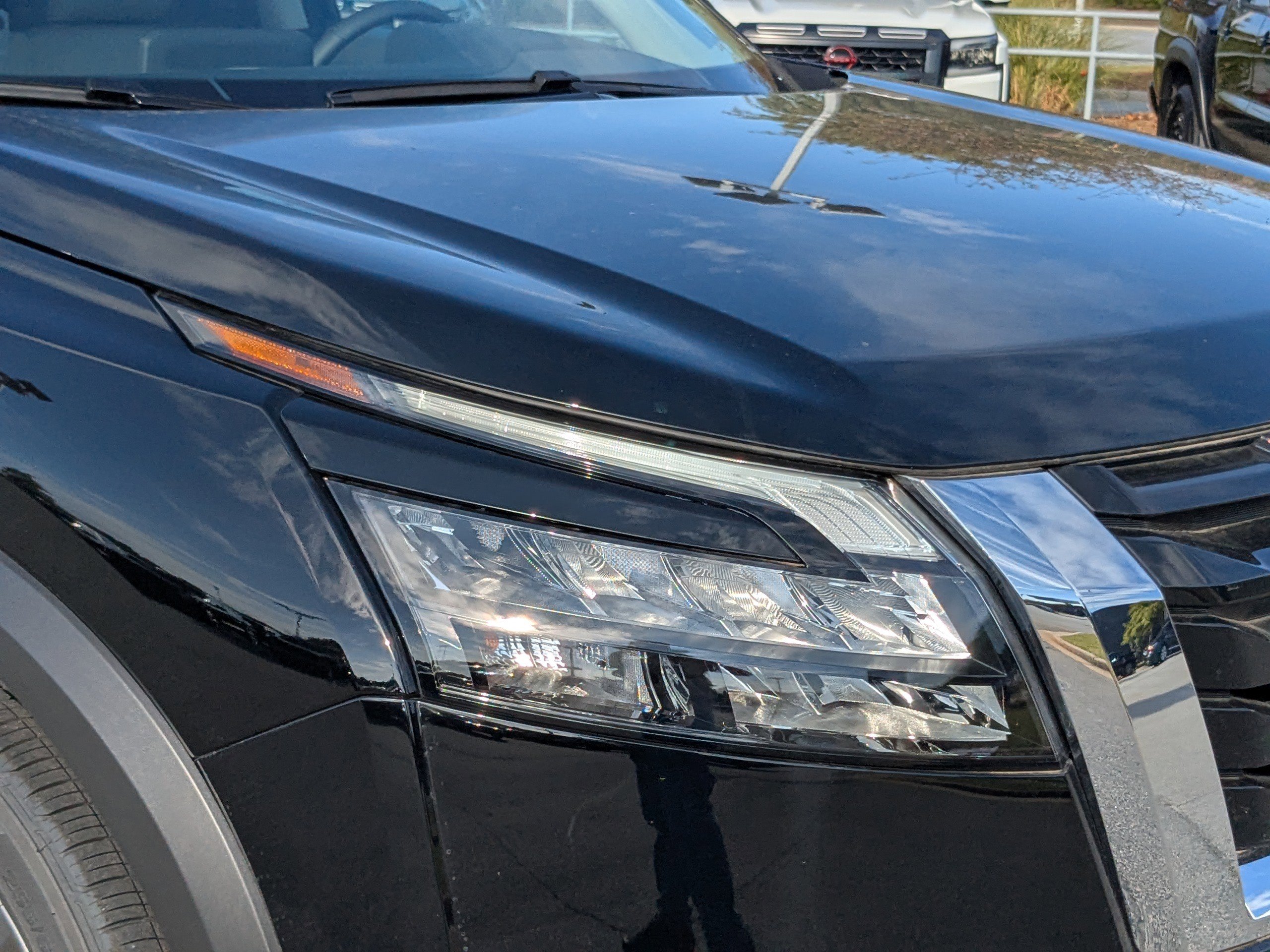 2025 Nissan Pathfinder SV photo 4