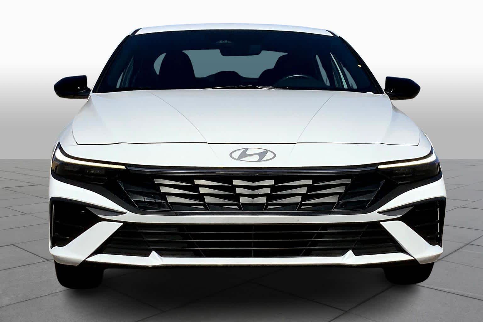 2025 Hyundai Elantra SEL Sport photo 3