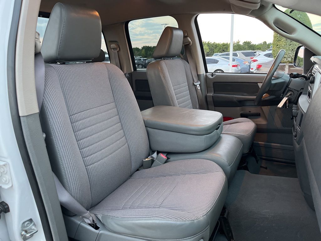 2008 Dodge Ram SLT photo 24