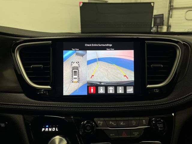 2025 Chrysler Pacifica photo 9