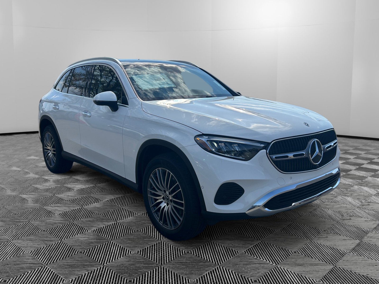 2026 Mercedes-Benz GLC Base's photo