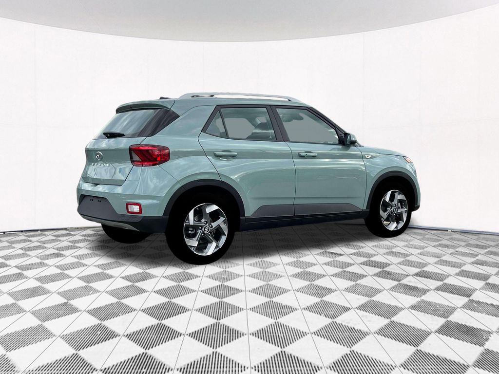 2025 Hyundai Venue SEL photo 8