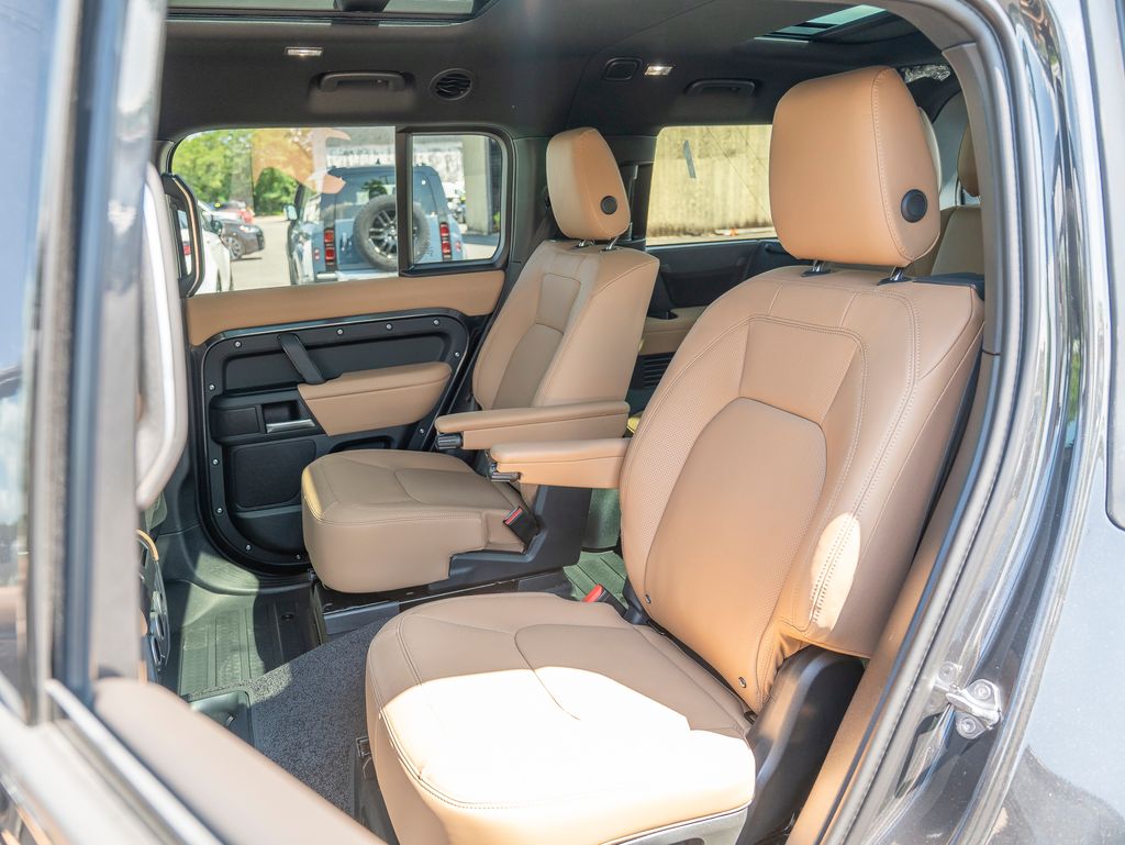 2025 Land Rover Defender 130 S photo 20