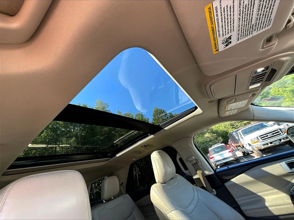 2020 Ford Explorer Platinum photo 21