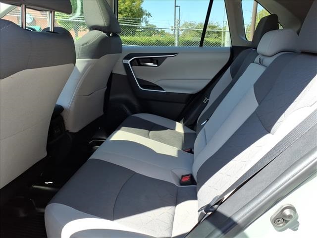 2022 Toyota RAV4 XLE photo 13