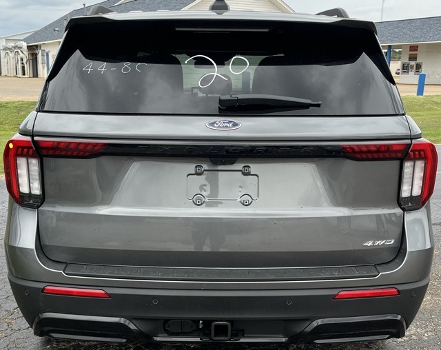 2025 Ford Explorer ST-Line photo 2