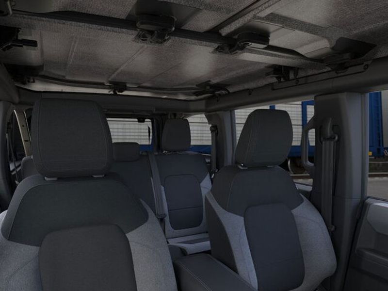 2025 Ford Bronco Base photo 10