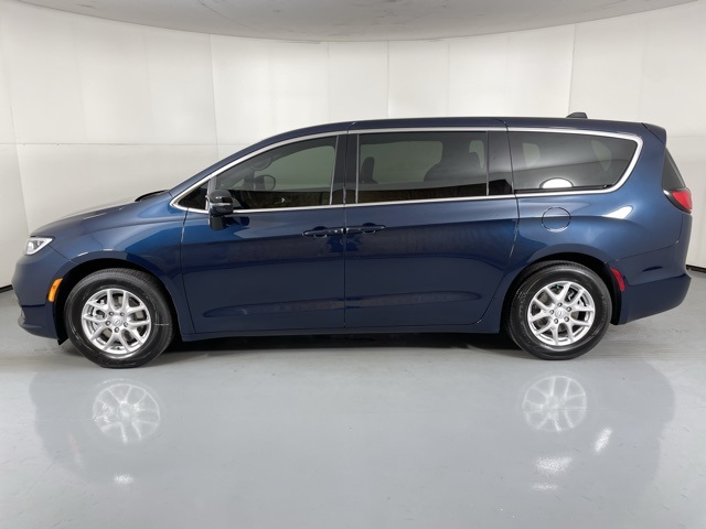 2025 Chrysler Pacifica photo 5