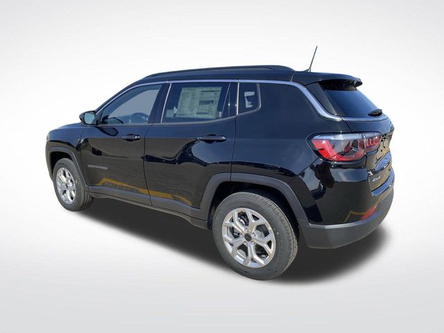 2025 Jeep Compass Latitude photo 3