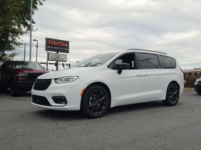 2026 Chrysler Pacifica Limited photo 4