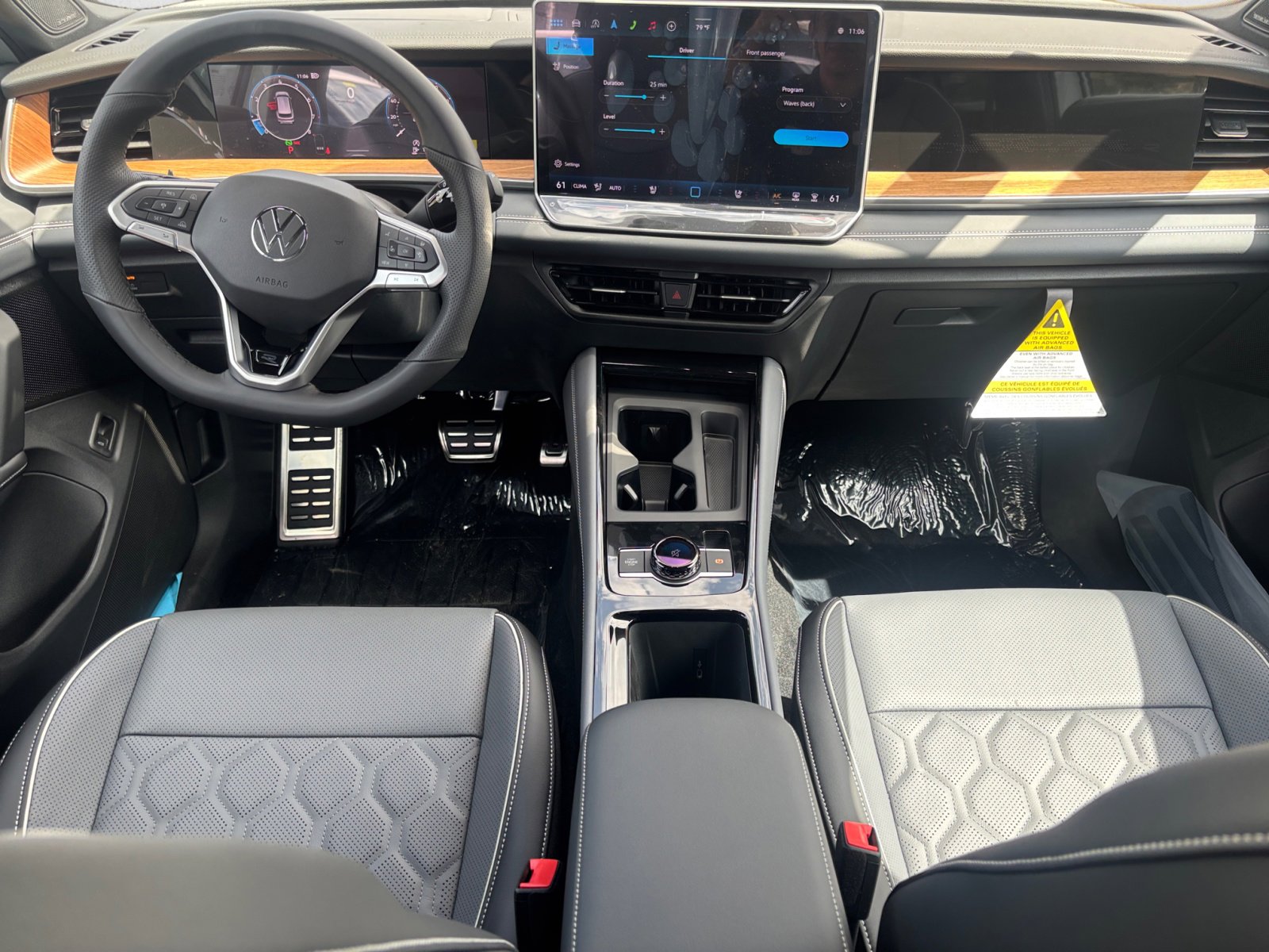 2025 Volkswagen Tiguan SEL R-Line Black photo 10